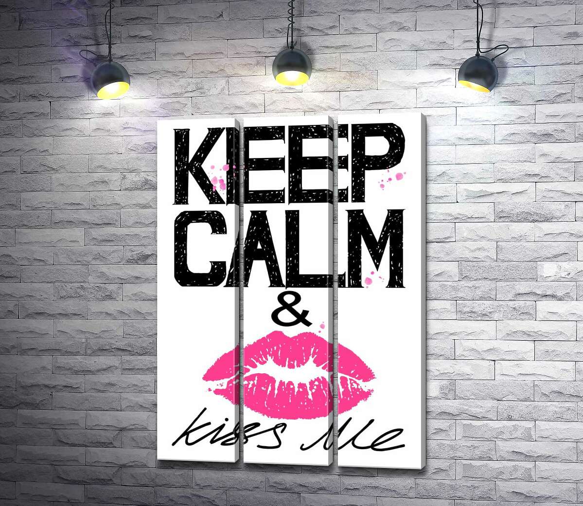 модульна картина Рожевий відбиток губ серед напису " keep calm and kiss me"