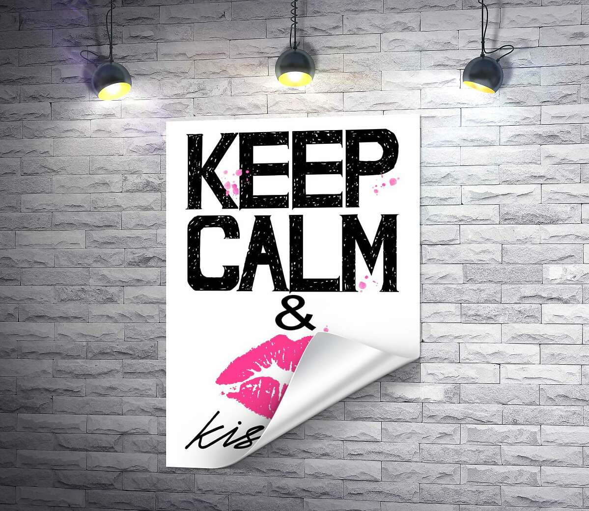 печать Розовый отпечаток губ среди надписи "keep calm and kiss me"
