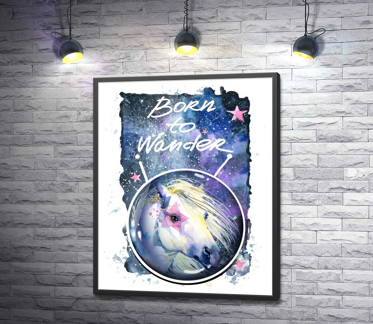 постер Белая лошадь с розовой звездой на глазу под надписью "born to wander"