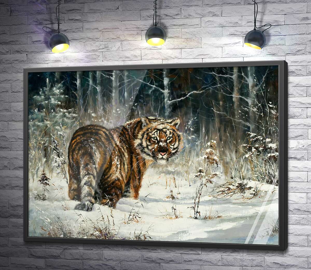 постер Амурский тигр стоит на заснеженной лужайке