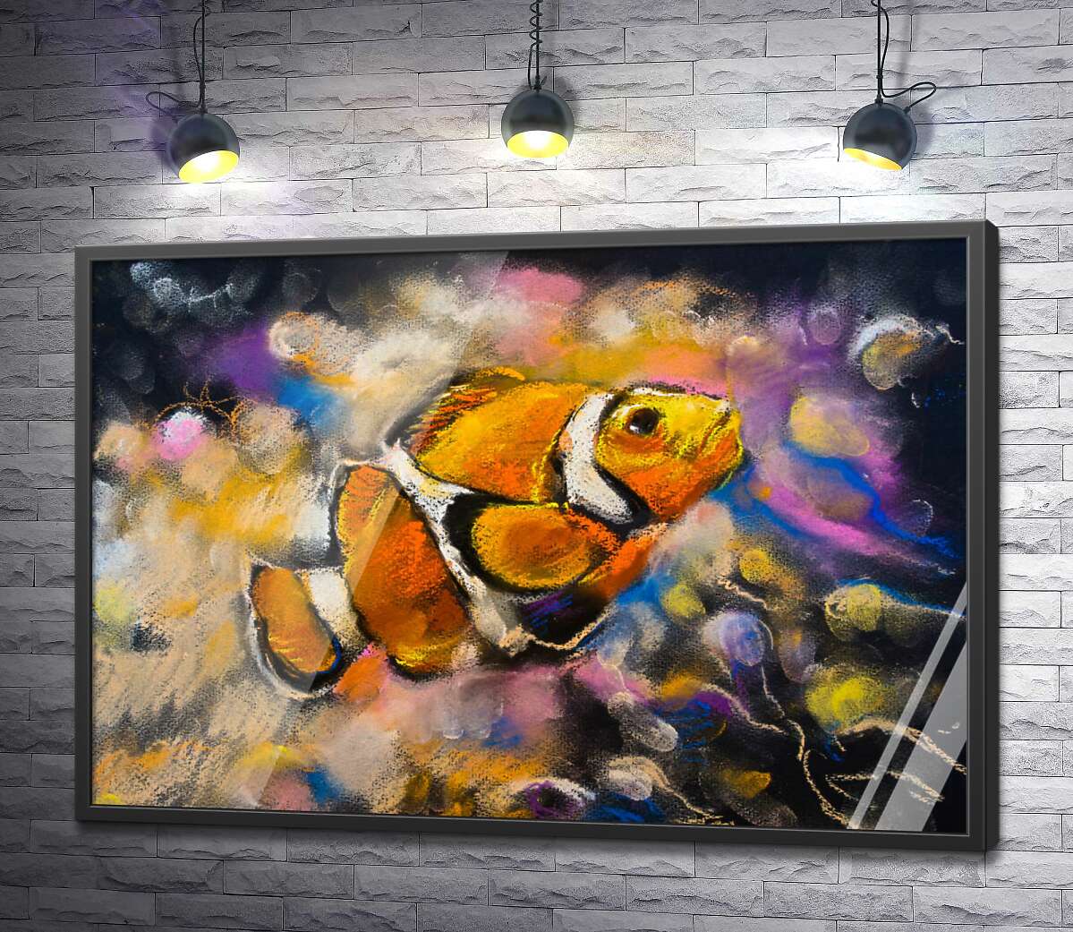 постер Яркая рыба-клоун плавает среди кораллов