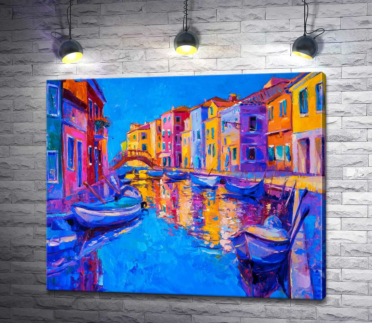картина Яркая улица цветных домов тянется вдоль венецианского канала