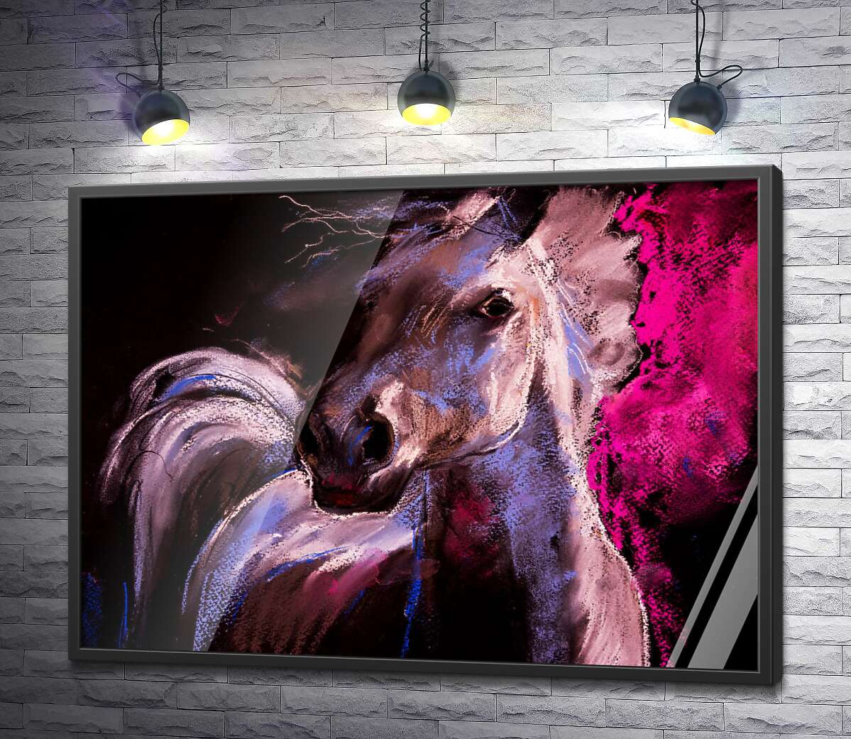 постер Розовые цвета отражаются на белой шерсти коня