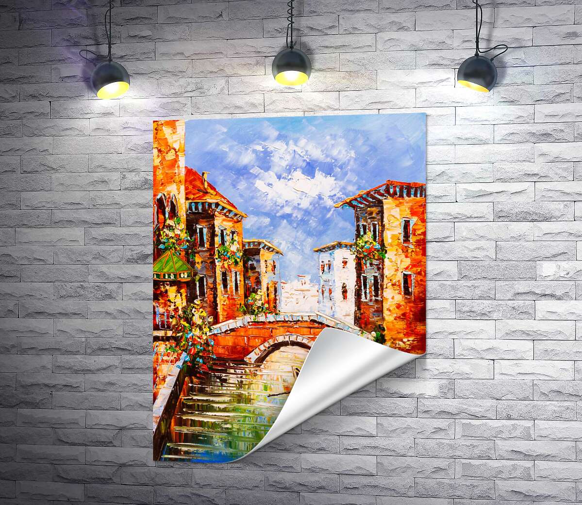 печать Кирпичный мост через канал на фоне украшенных цветами домов