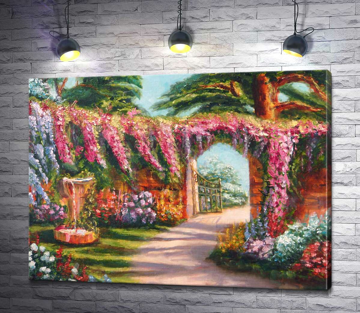картина Огорожа саду вкрита рожевими гірляндами квітів