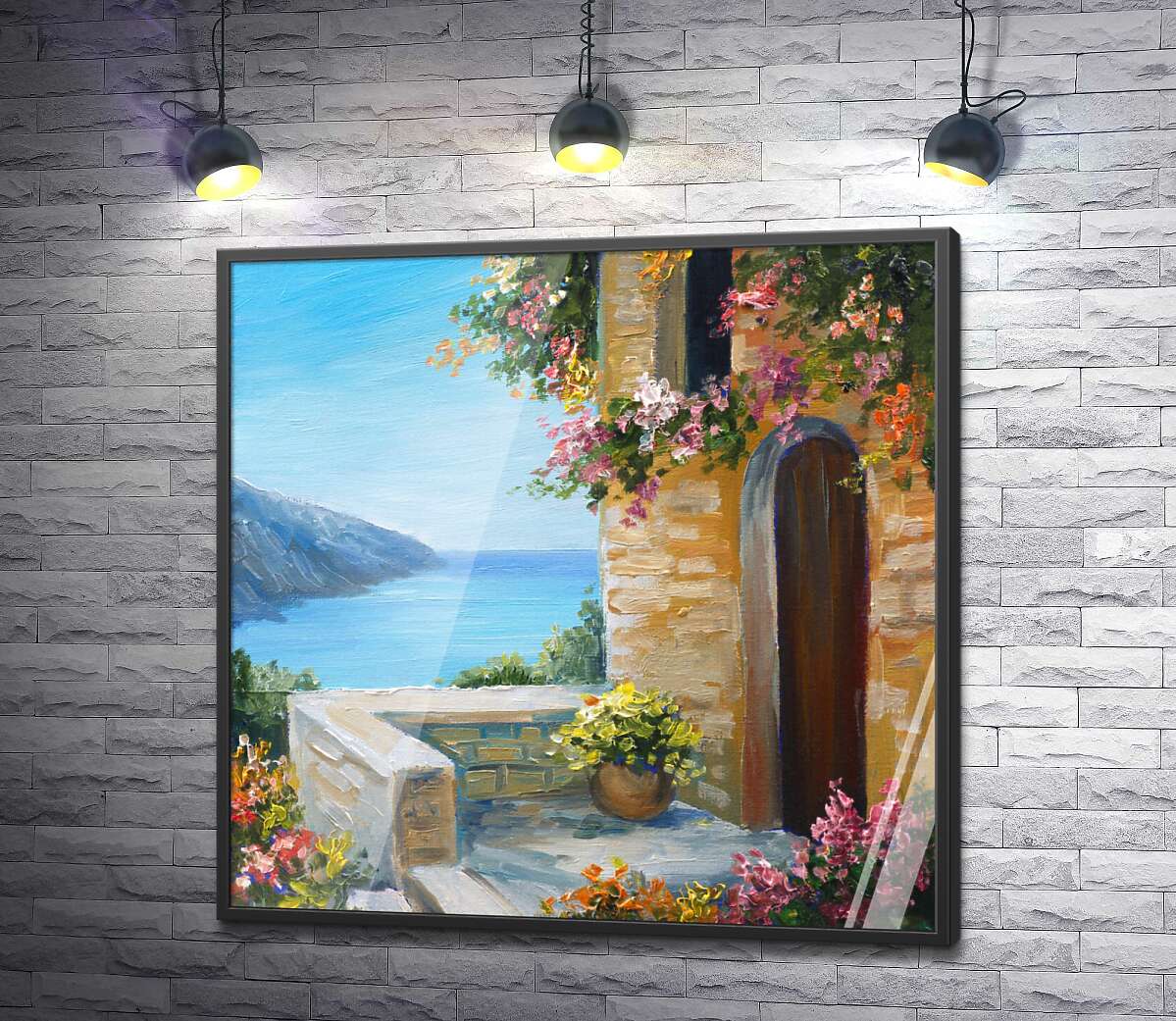постер Затишний будинок на березі моря, прикрашений квітучими кущами