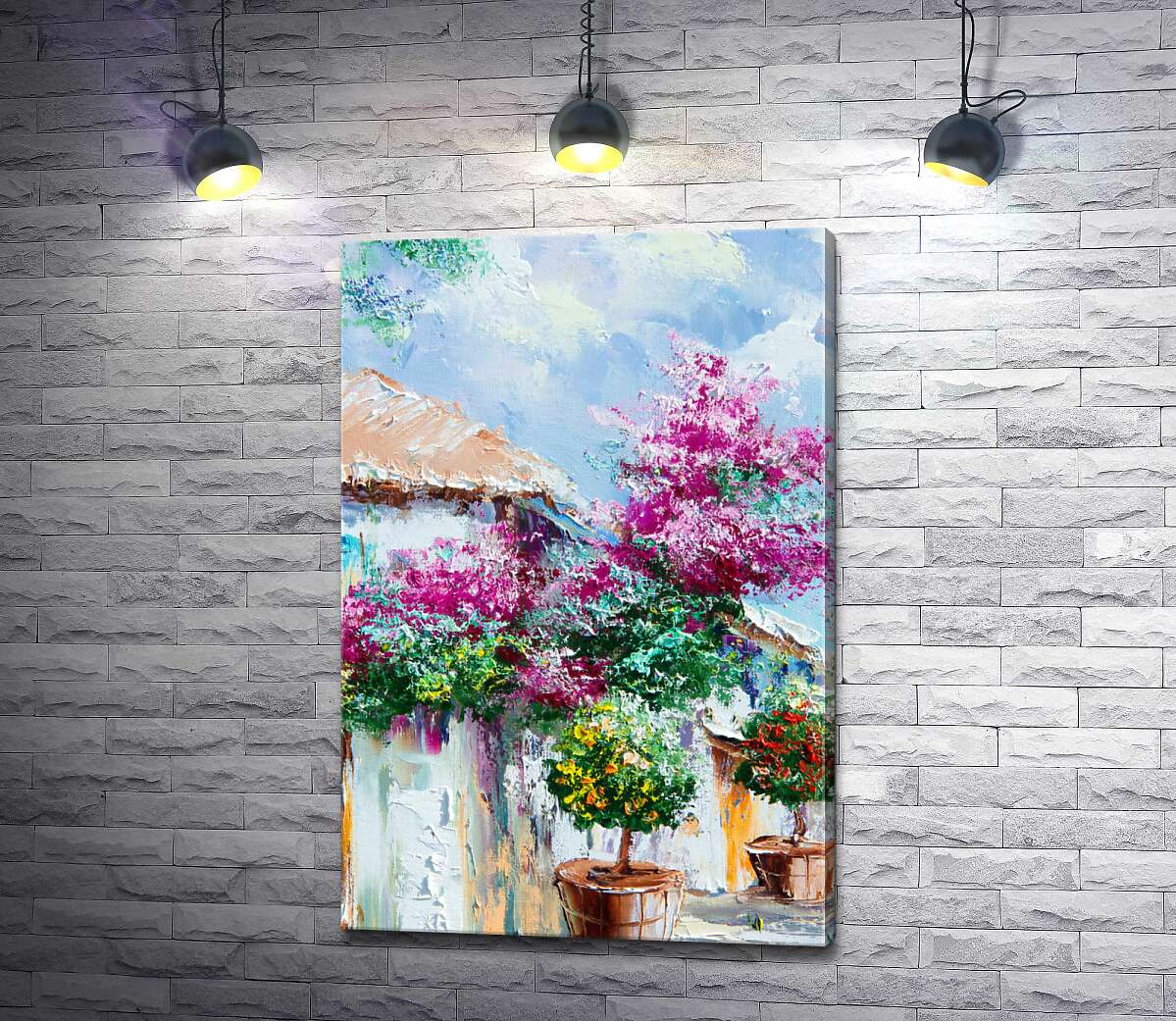 картина Білі стіни будинку прикрашені фіолетовими квітами