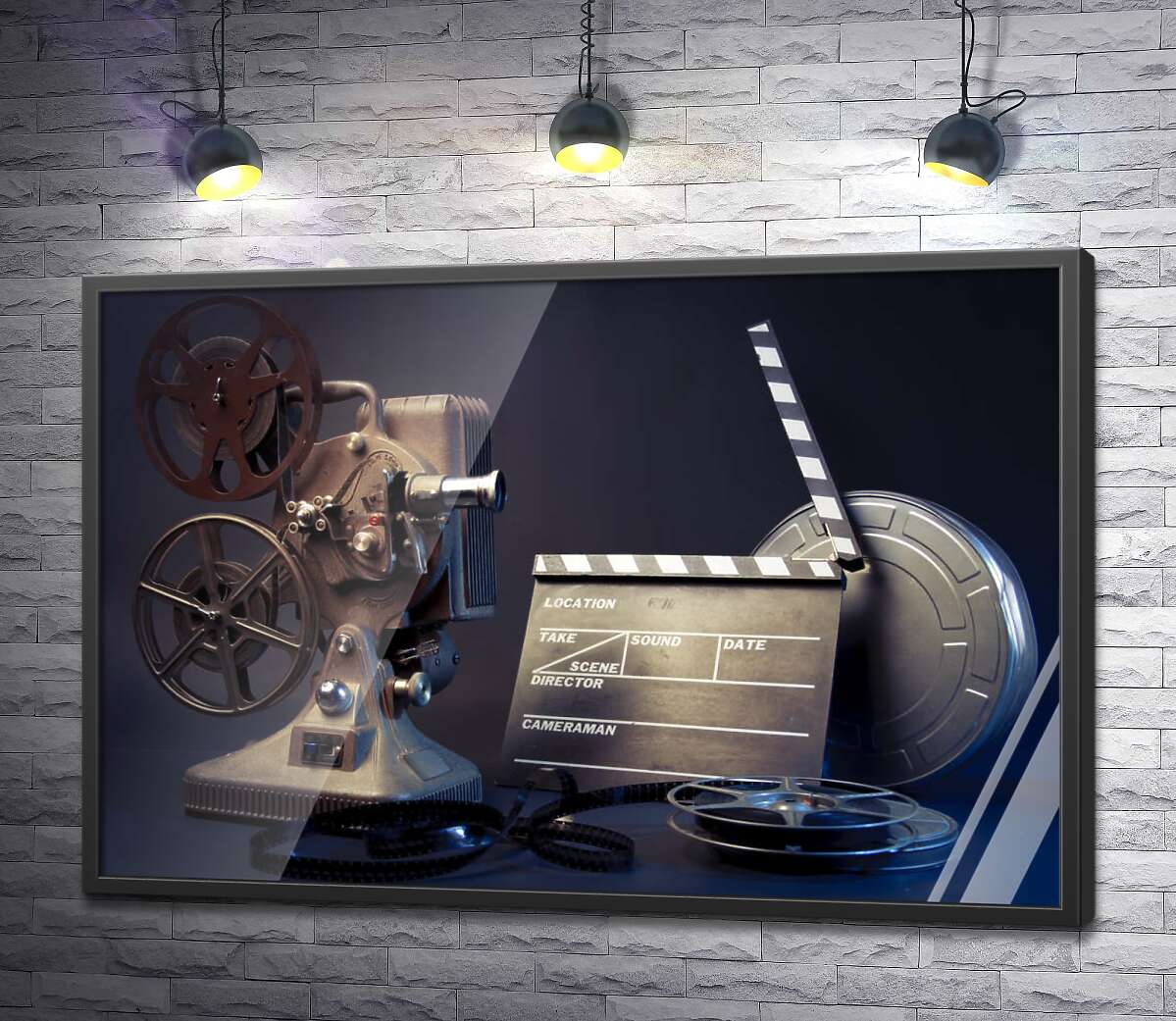 постер Натюрморт кино: пленочный проектор, хлопушка и бобина