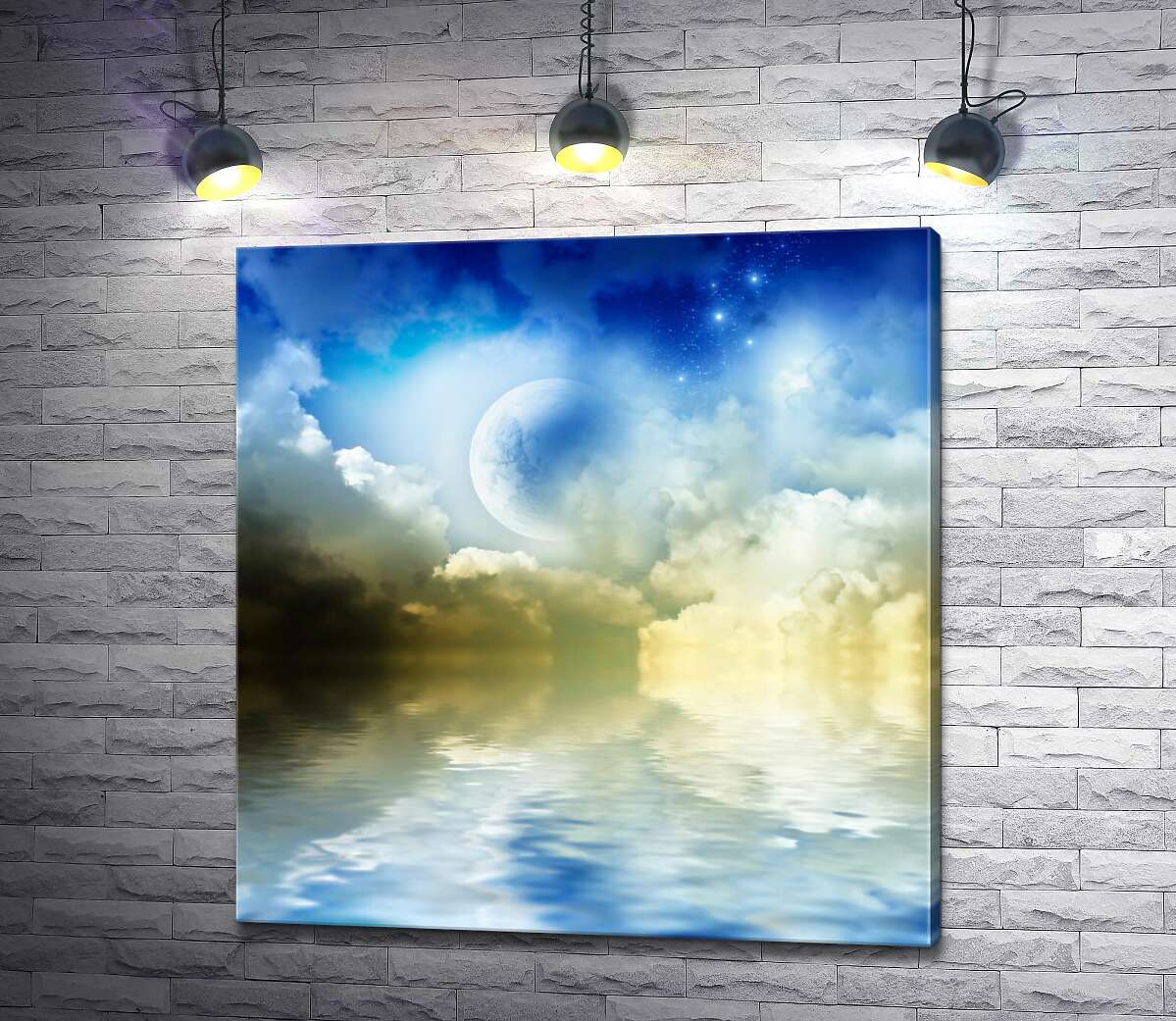 картина Силуэт полной луны выступает из-за облаков над водой