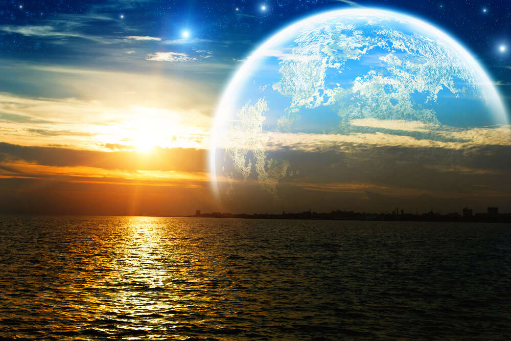 картина-постер Силуэт планеты над водой вечерней реки