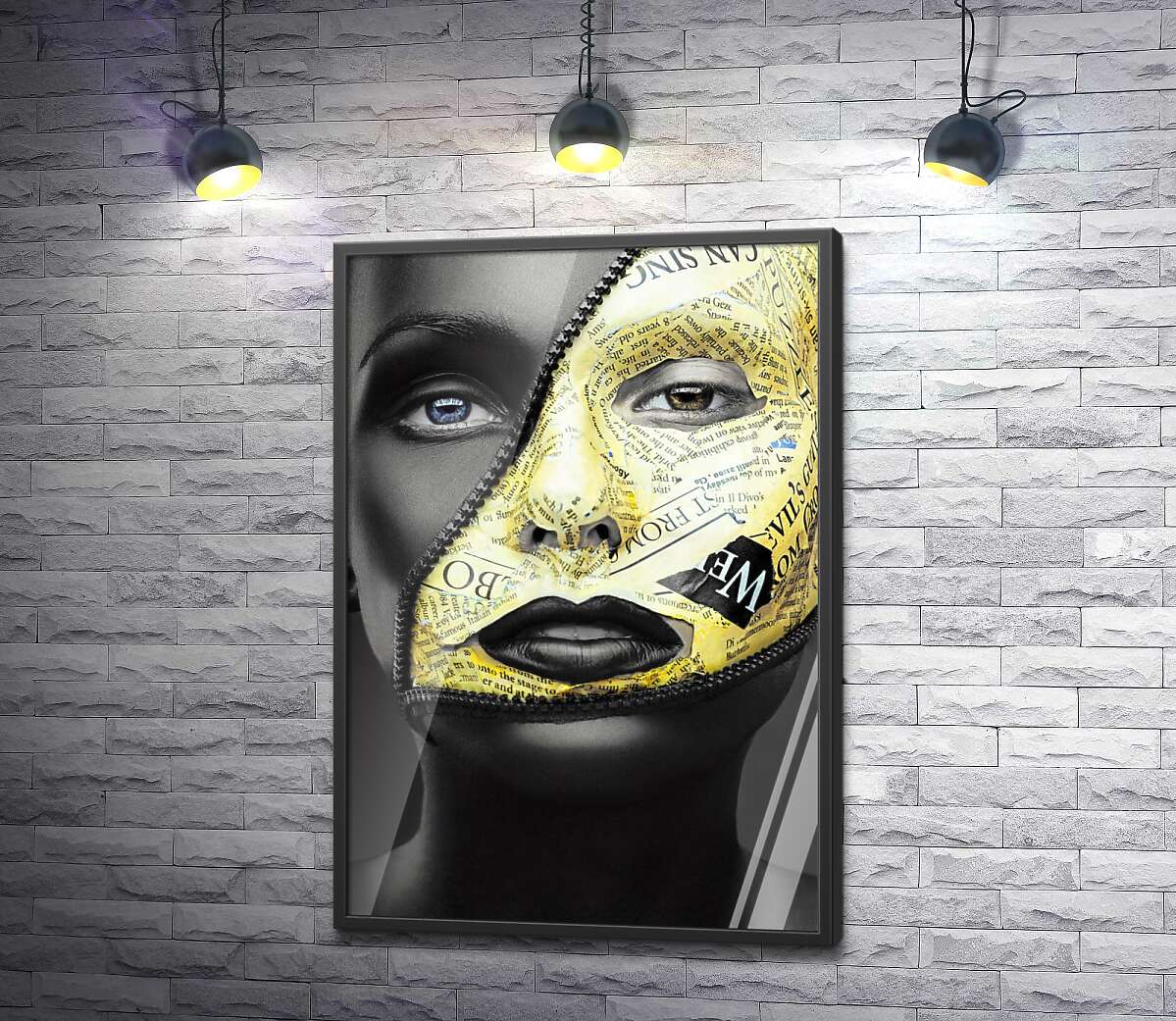 постер Жіноче лице із золотим фрагментом
