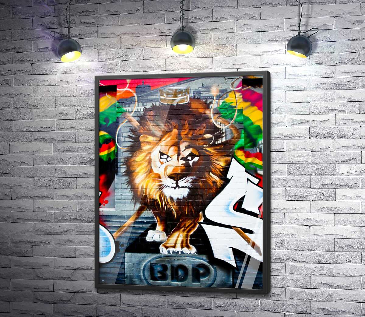 постер Король лев грозно приближается на граффити