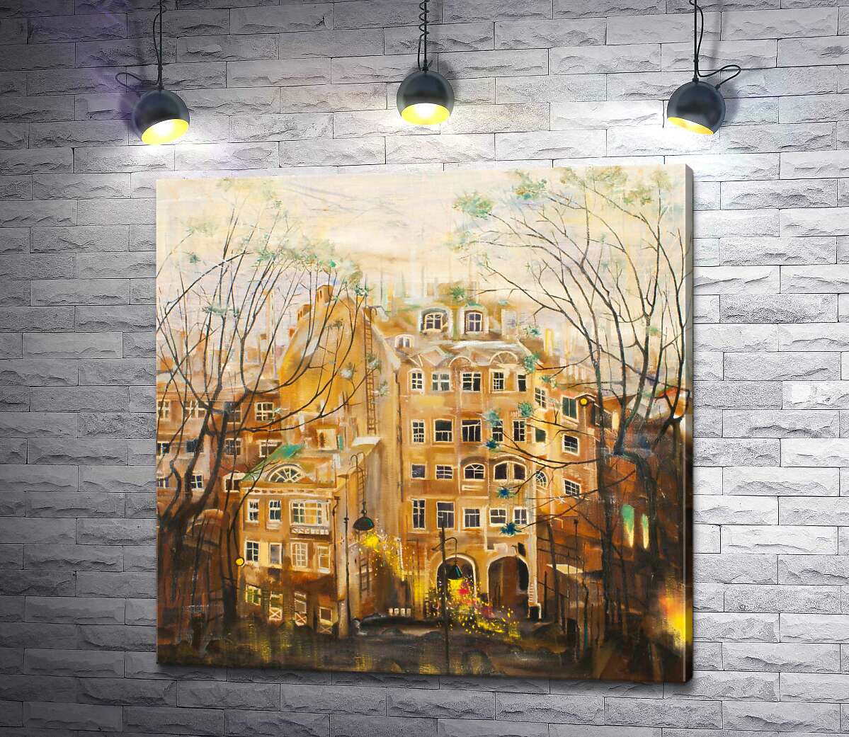 картина Старые фонари рассеивают свет на промокший двор дома