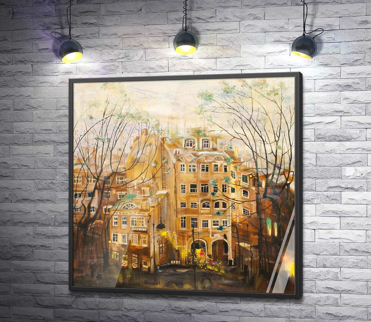 постер Старые фонари рассеивают свет на промокший двор дома