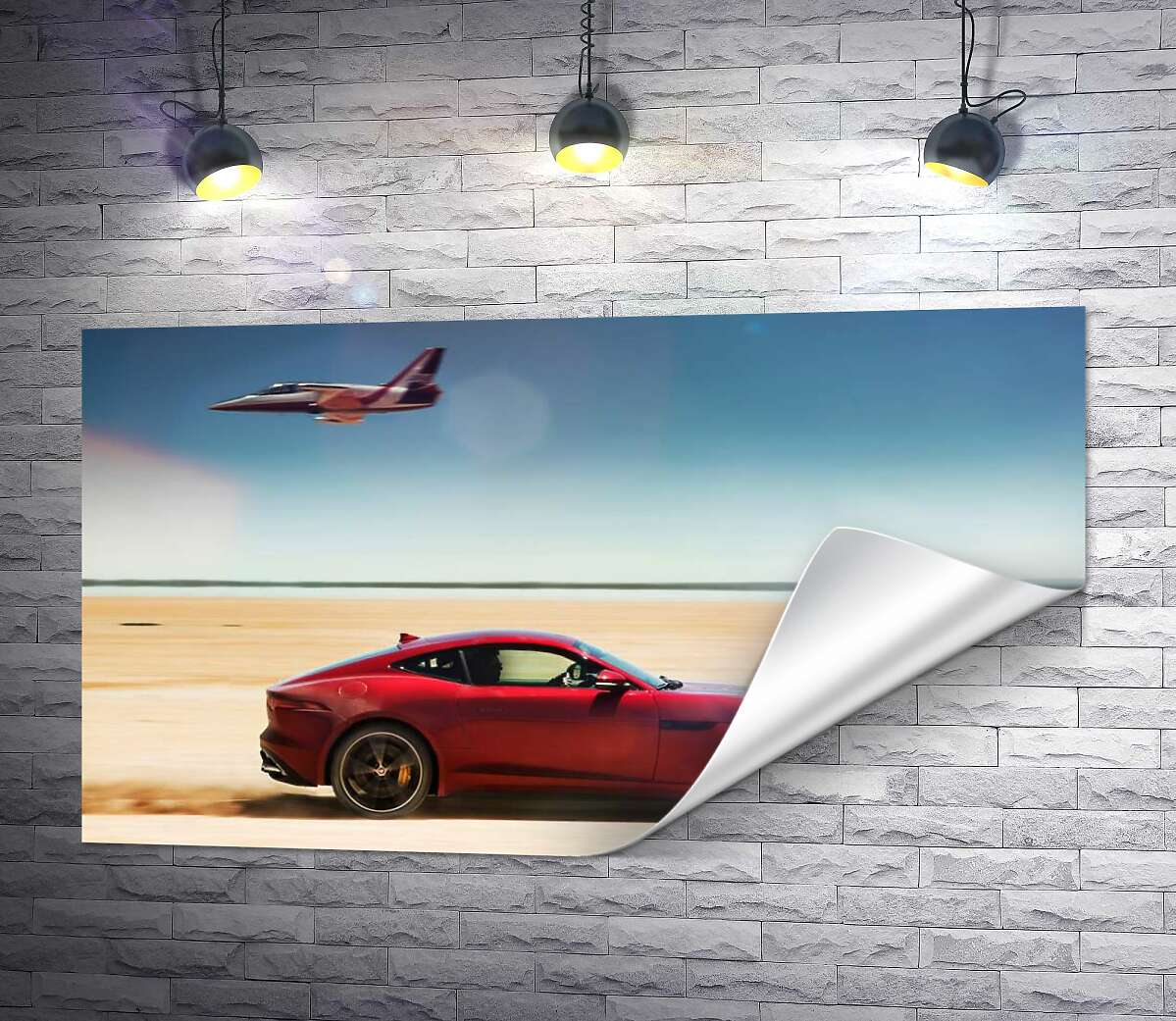 печать Красный автомобиль Jaguar F-Type R разминулся с самолетом среди пустыни
