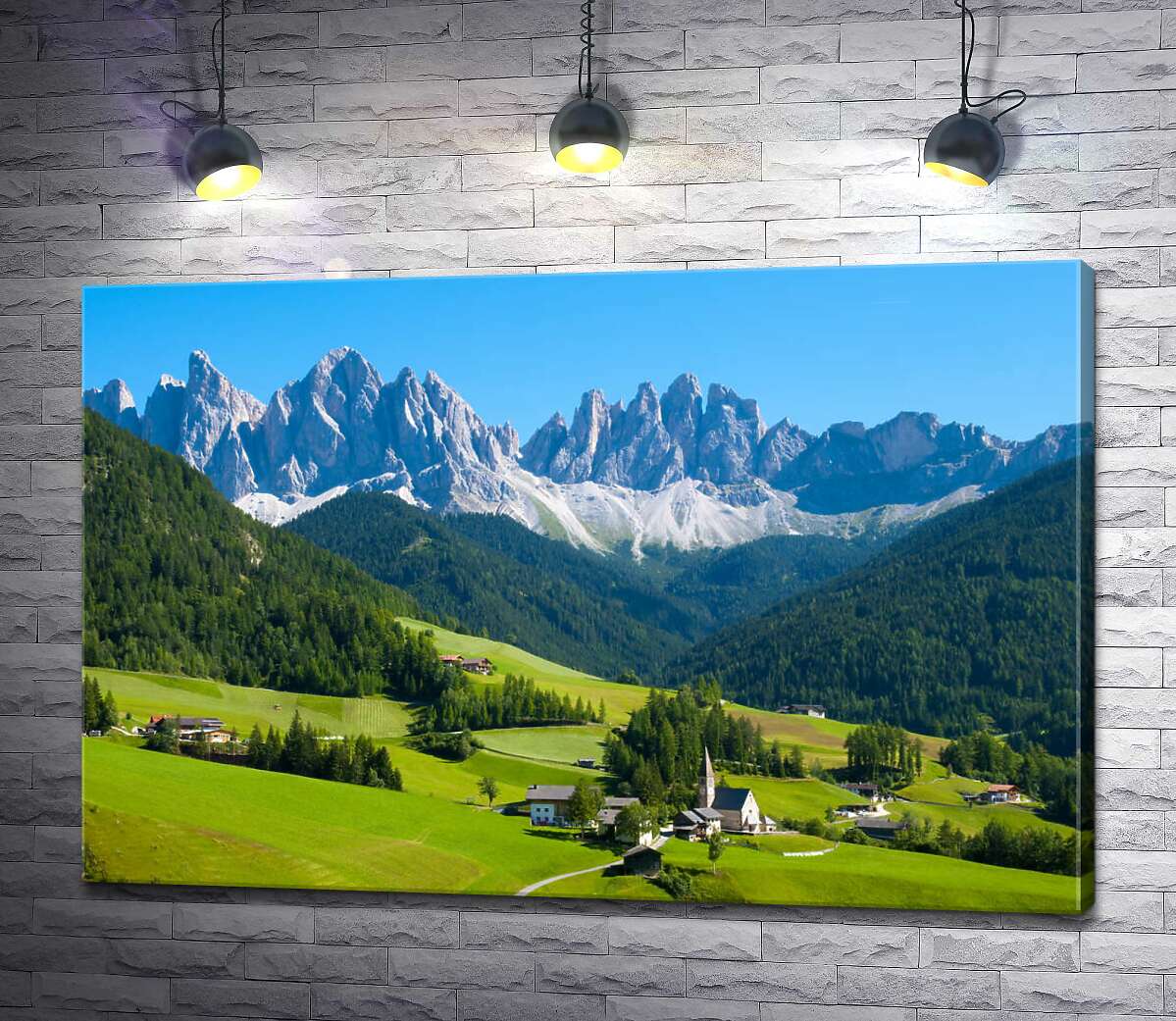 картина Альпийское село спряталось на зеленой равнине среди заснеженных горных шпилей