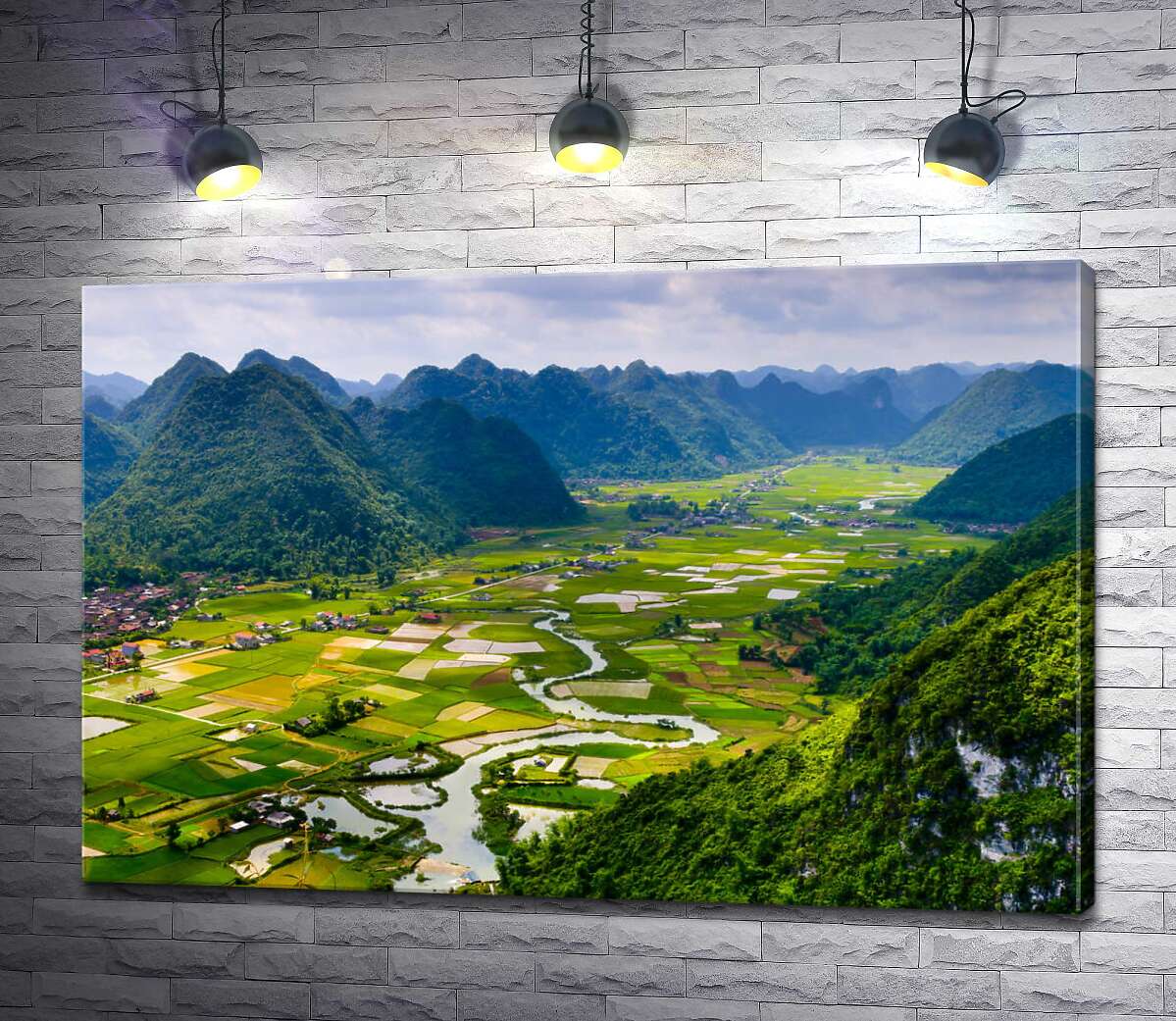 картина Рисовая долина Бак Сон (Bac Son) охраняется рядами зеленых гор