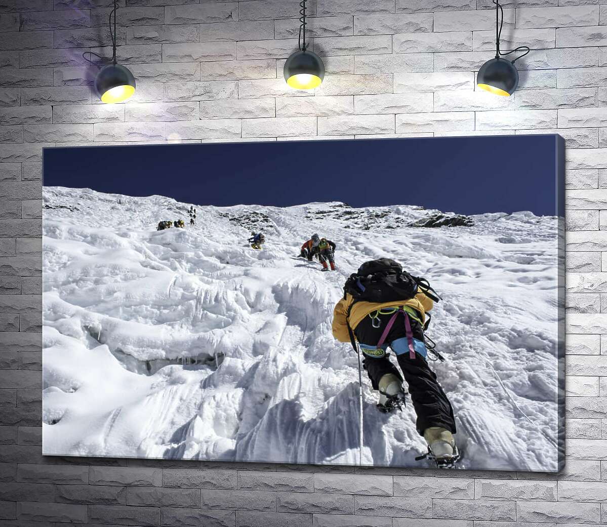 картина Бесстрашные альпинисты поднимаются на гору