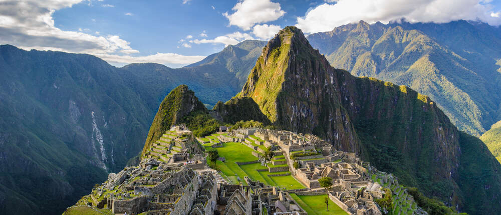 картина-постер Старый город инков Мачу-Пикчу (Machu Pikchu) возвышается на вершине горы