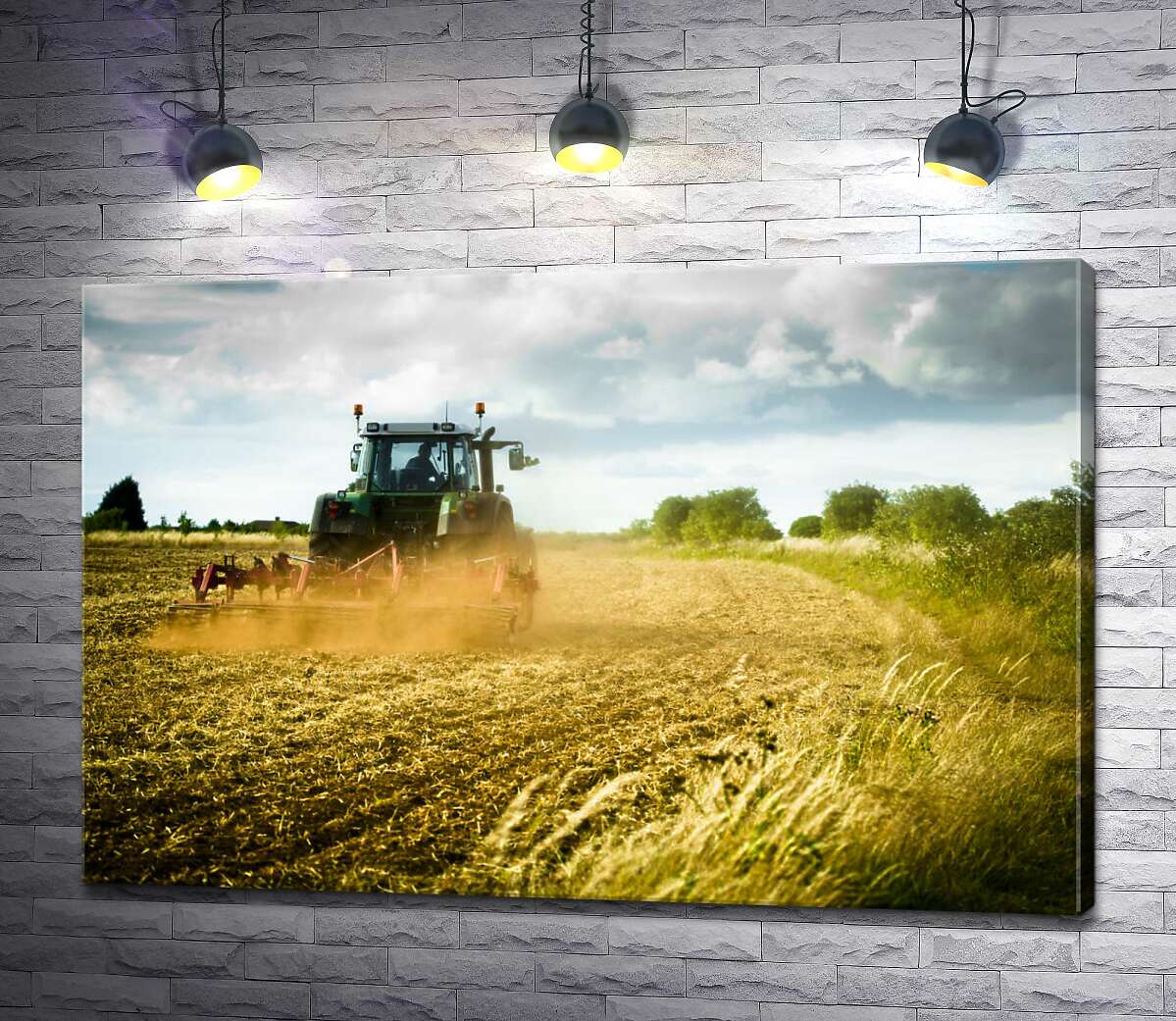 картина Трактор пашет землю в поле