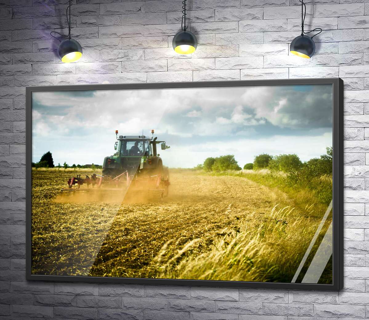 постер Трактор пашет землю в поле
