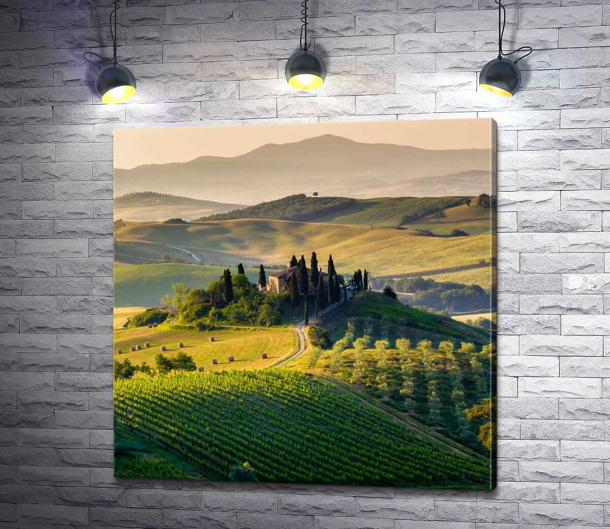 картина Белоснежная вилла примостилась на холме возле тосканских полей