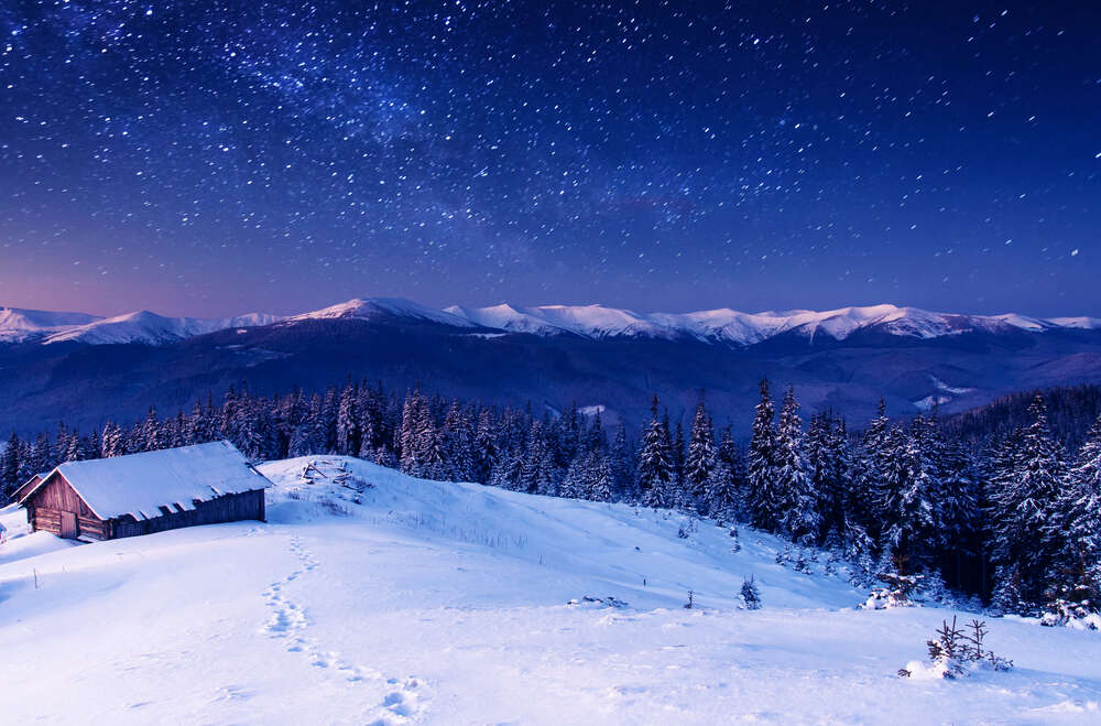 картина-постер Дерев'яний будинок на вершині гори занесений снігом