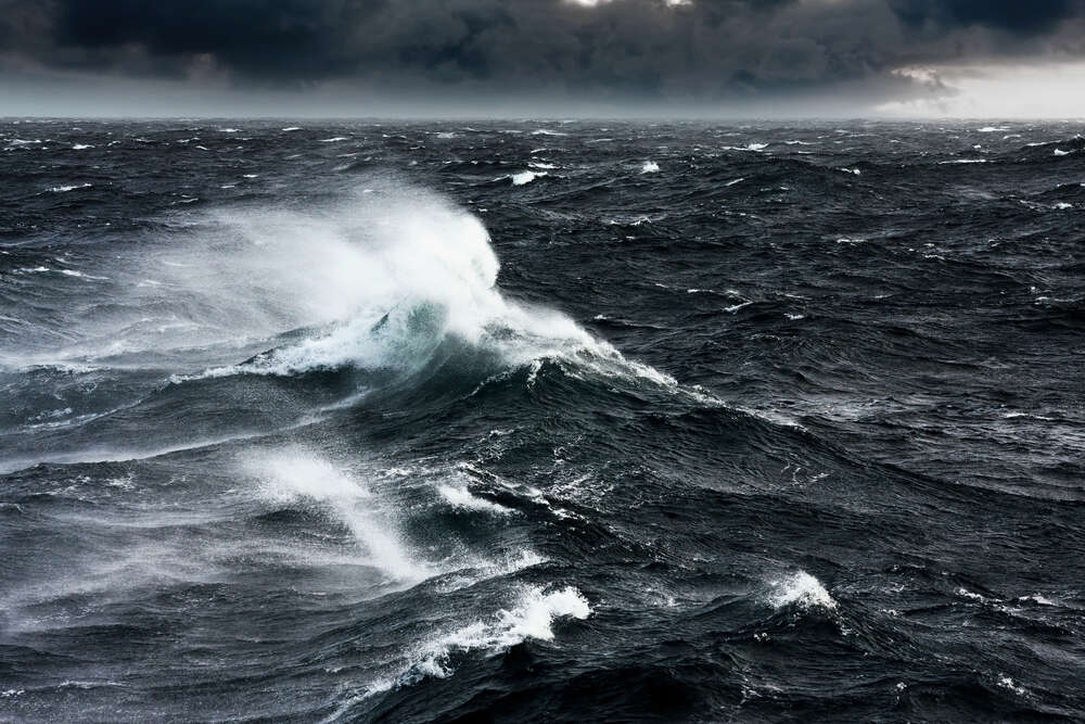 картина-постер Ветер поднимает штормовые волны в океане