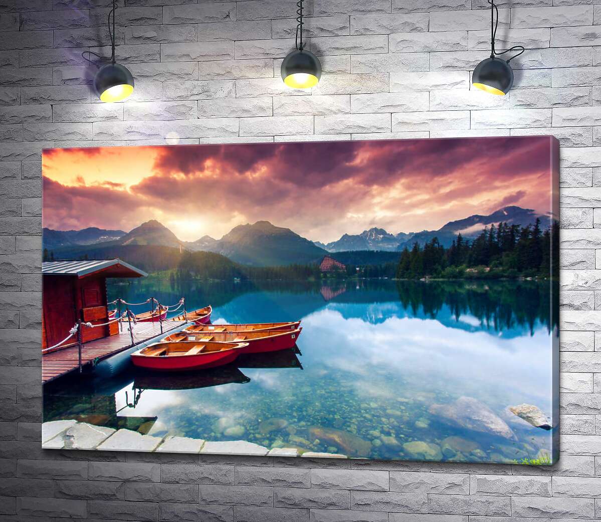 картина Чепурні човни плавають біля причалу у прозорій воді гірського озера