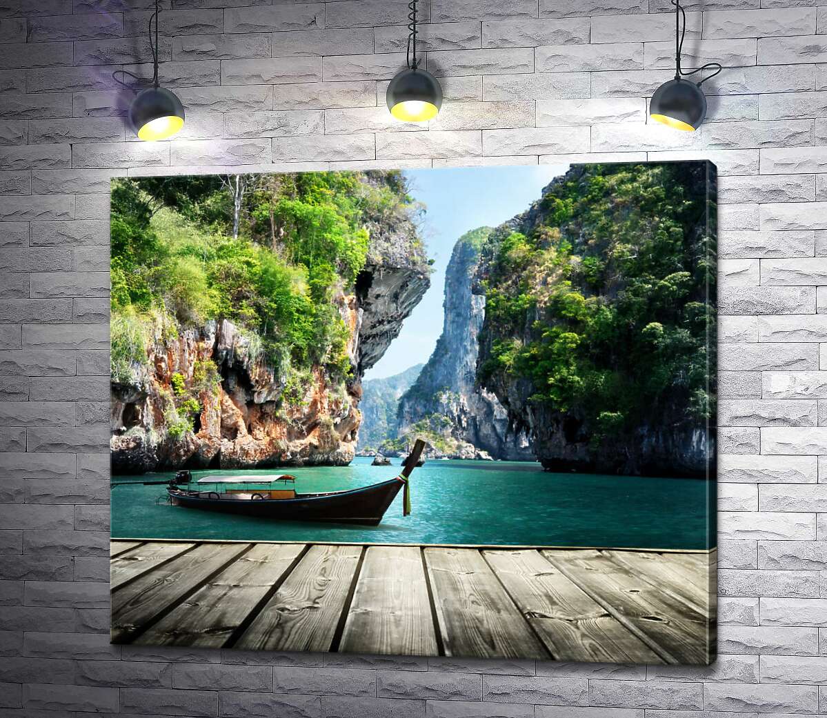 картина Лодка у причала на фоне причудливых скал в Таиланде