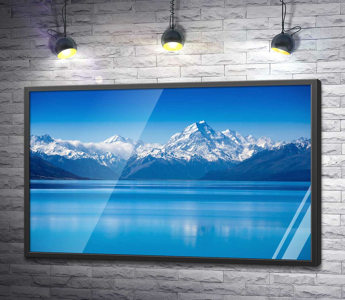 постер Засніжені гірські вершини височіють над блакитним озером