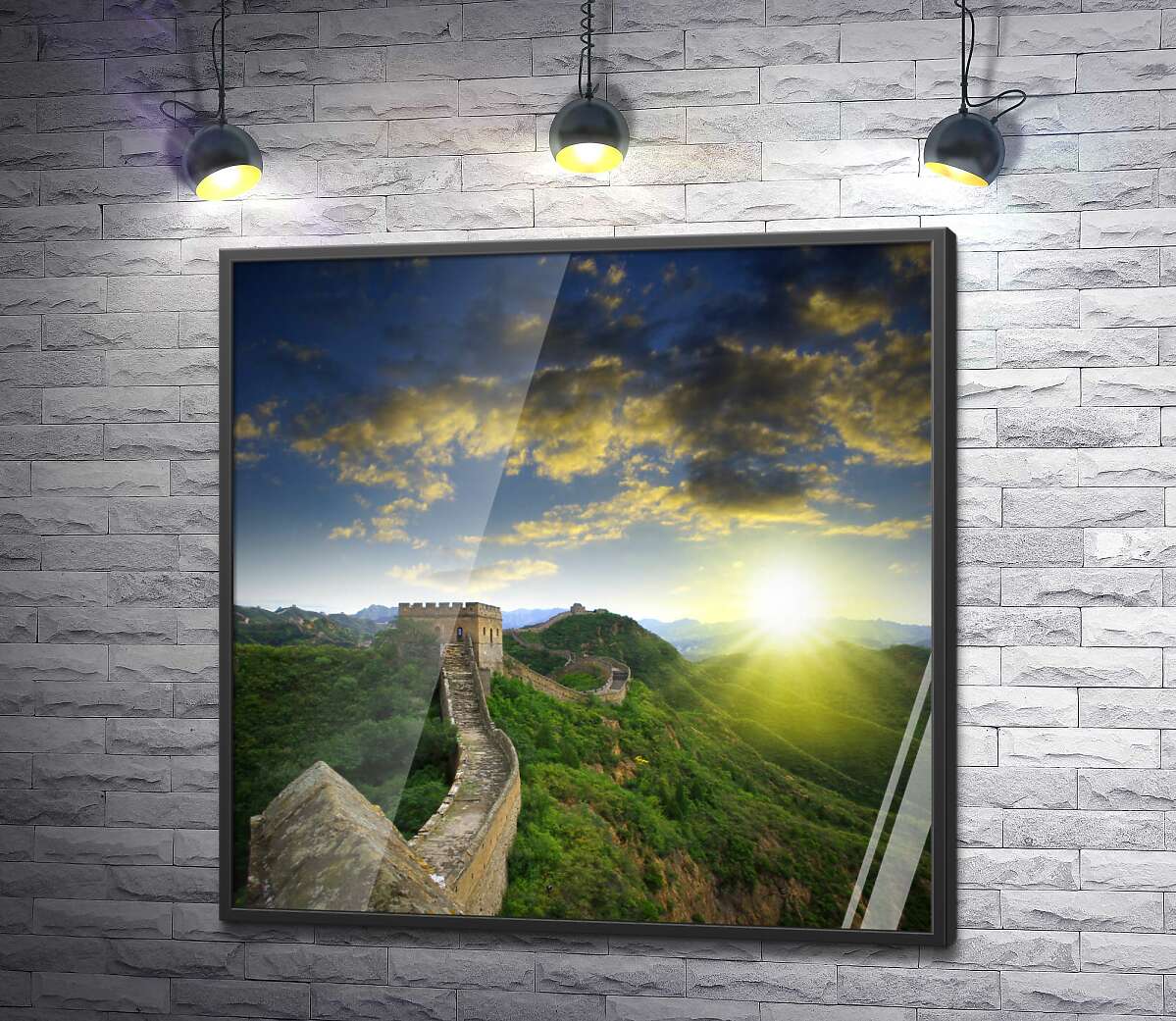 постер Тонкая полоска Великой китайской стены тянется по зеленым склонам