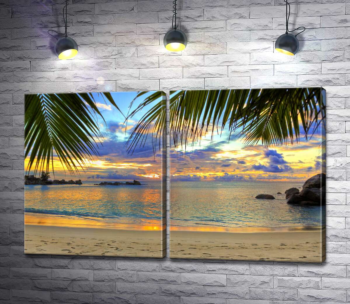 модульная картина Вид на вечерний тропический пляж из тени пальмовых листьев