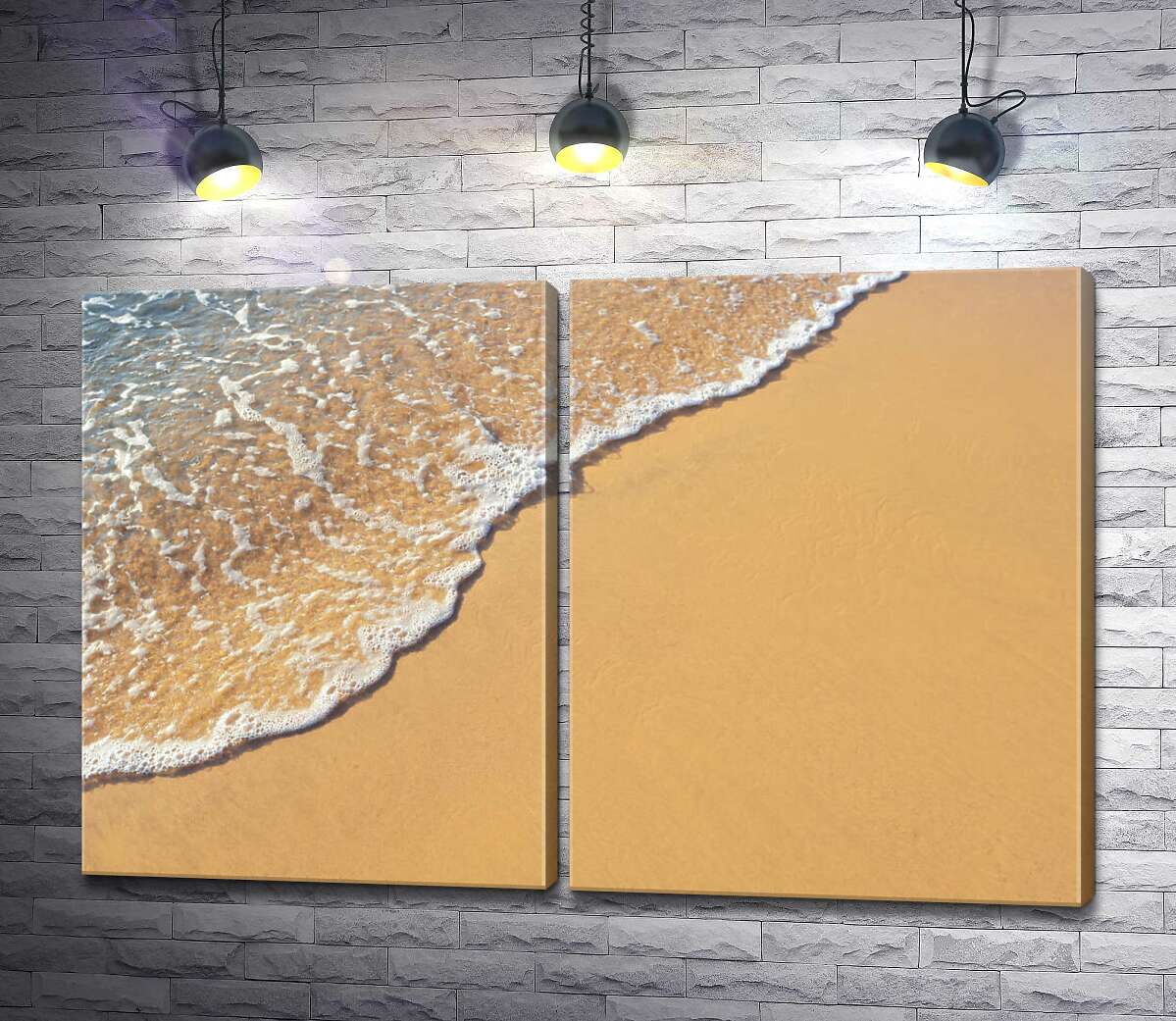 модульная картина Прозрачная волна пенится на песчаном берегу