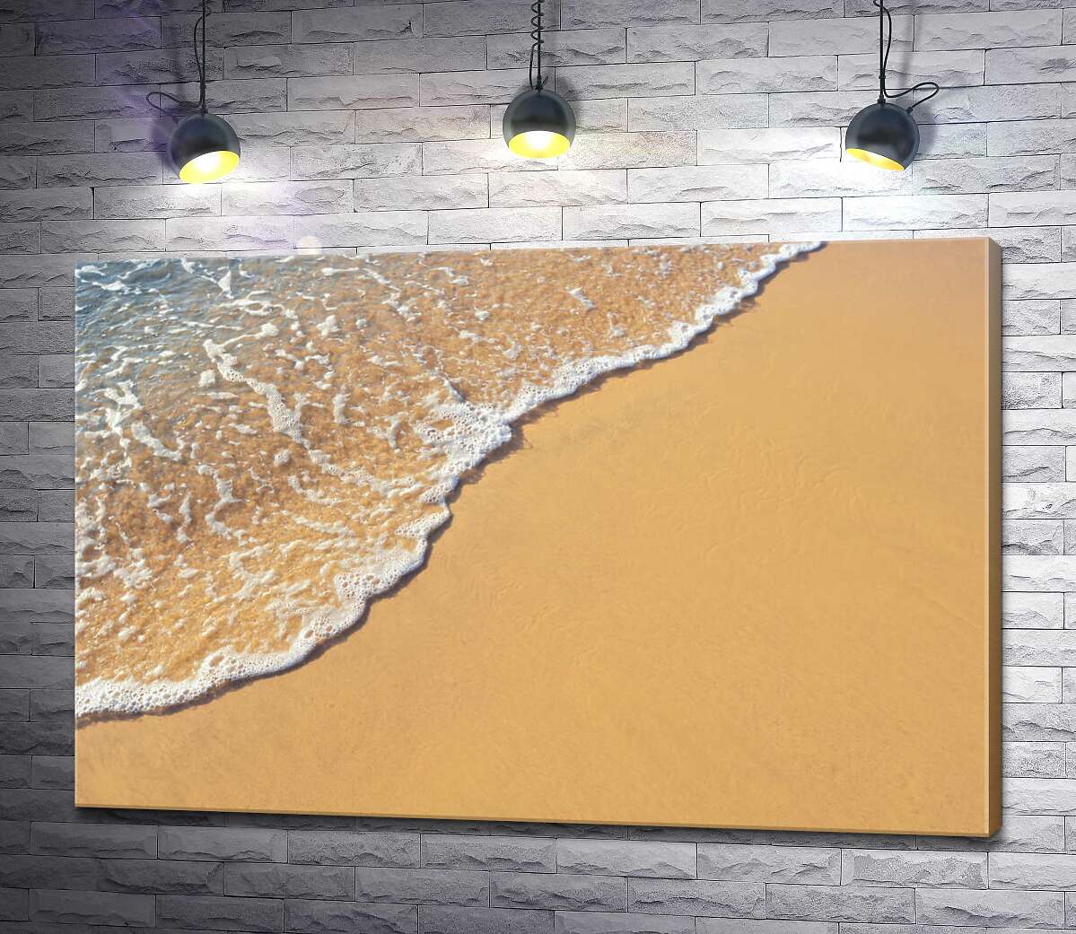 картина Прозрачная волна пенится на песчаном берегу