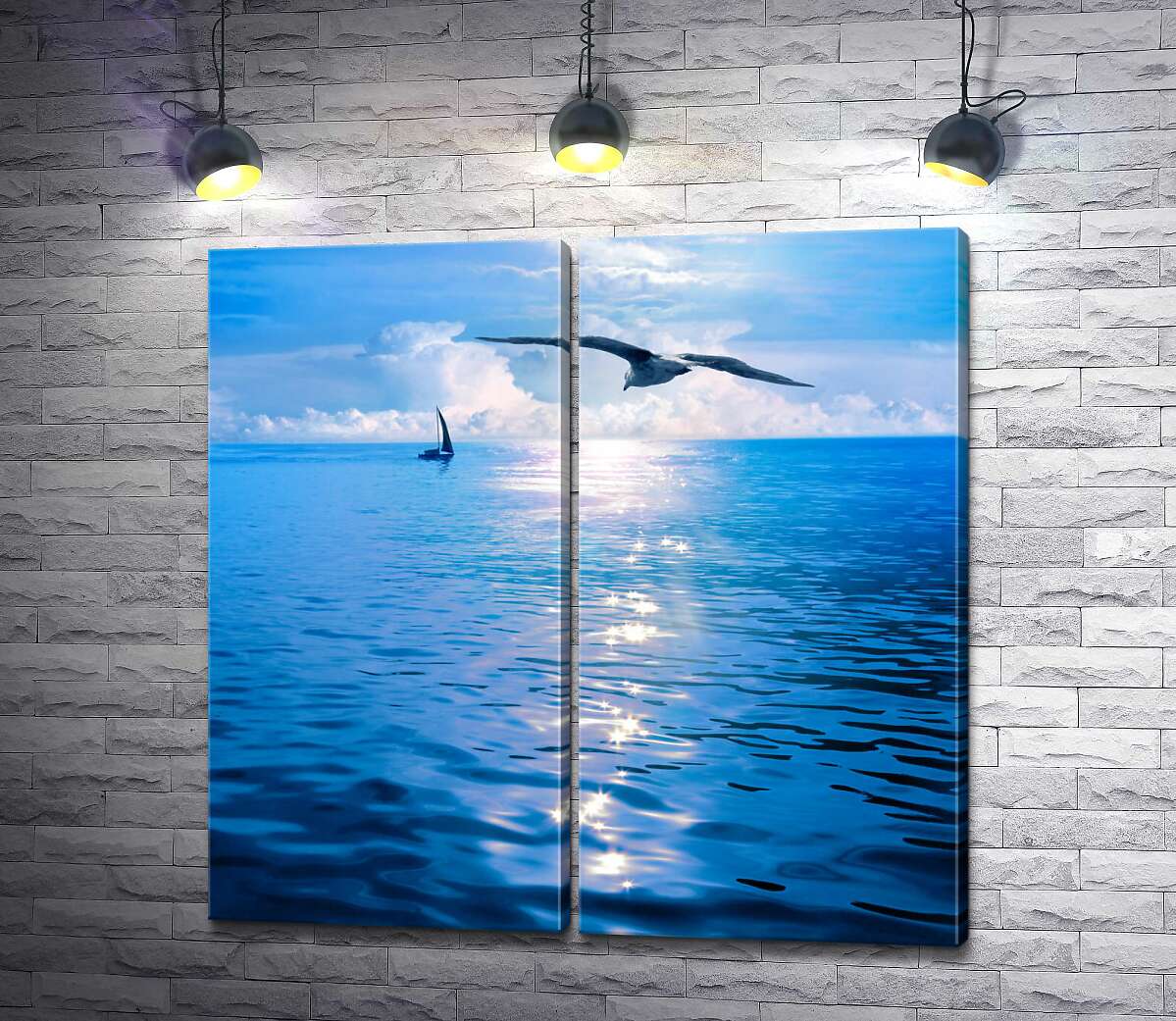 модульна картина Білокрила чайка летить над тихою морською водою