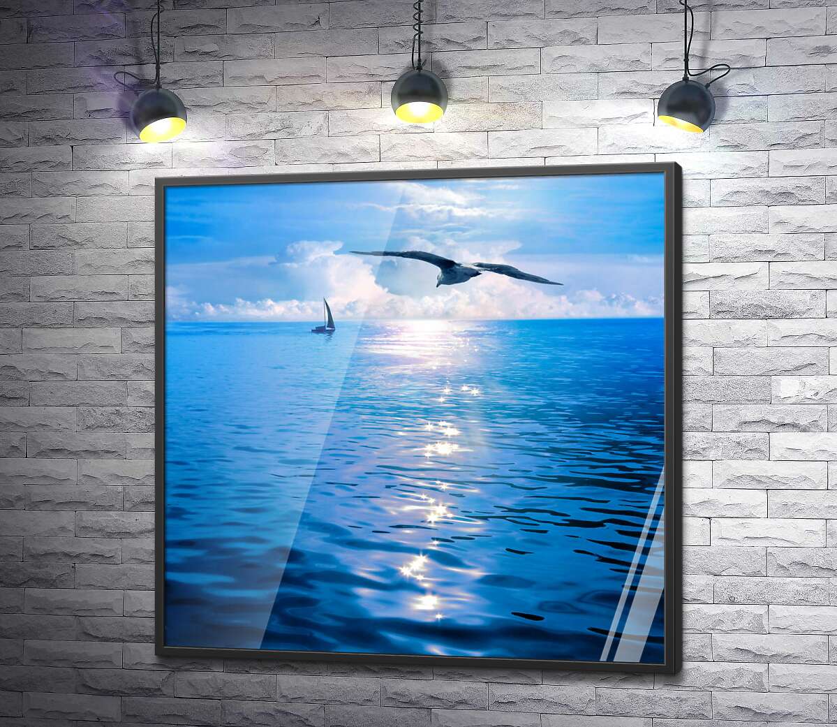 постер Білокрила чайка летить над тихою морською водою
