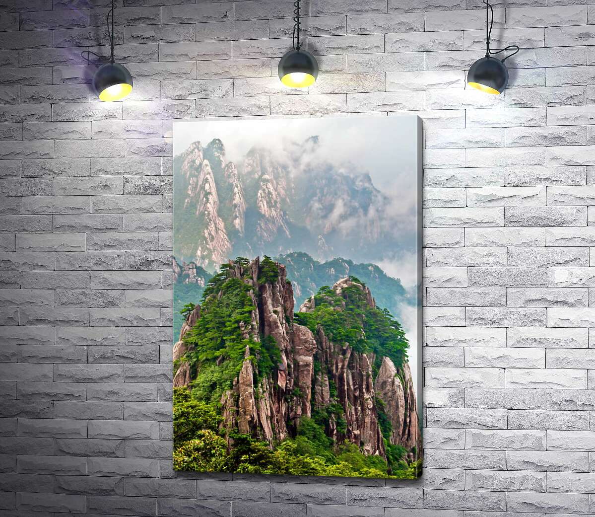 картина Скалистые горы Хуаншань украшены зелеными кронами деревьев