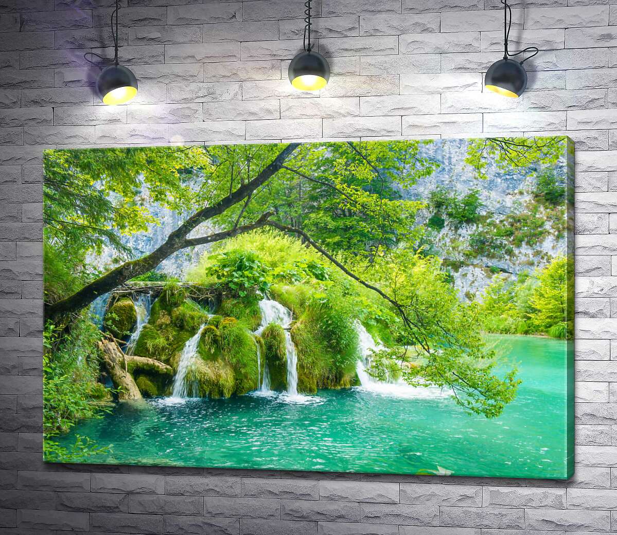 картина Маленький водопад оброс зеленым мхом