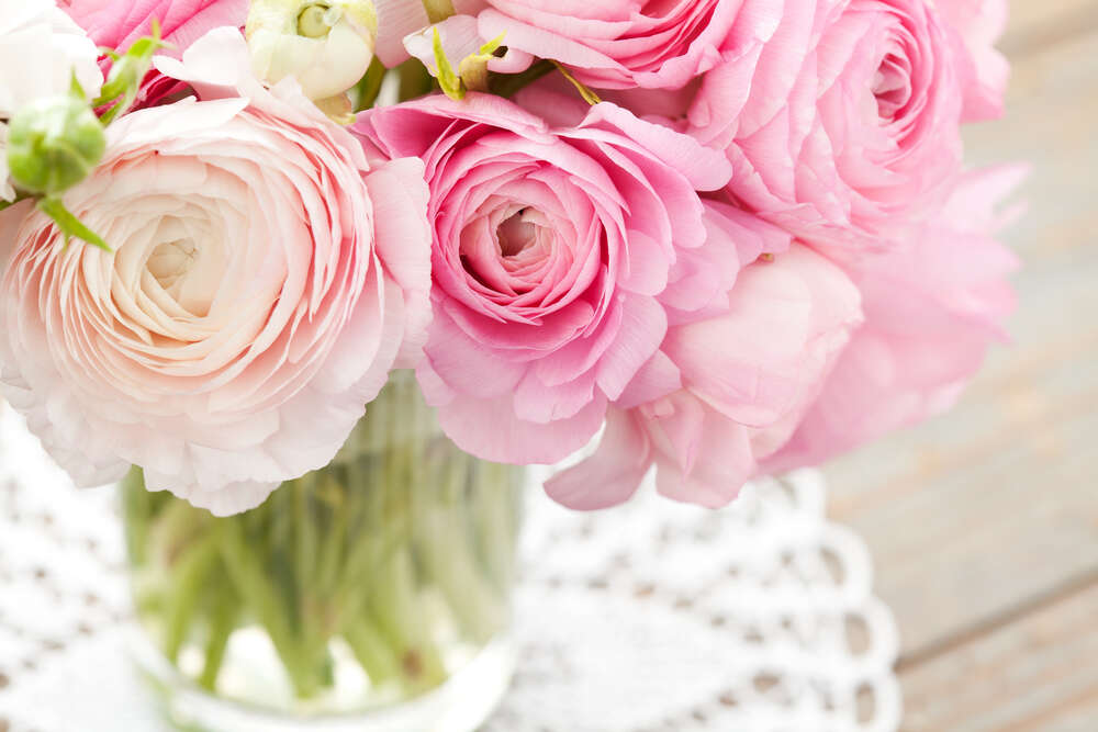 картина-постер Нежный букет роз в прозрачной вазе