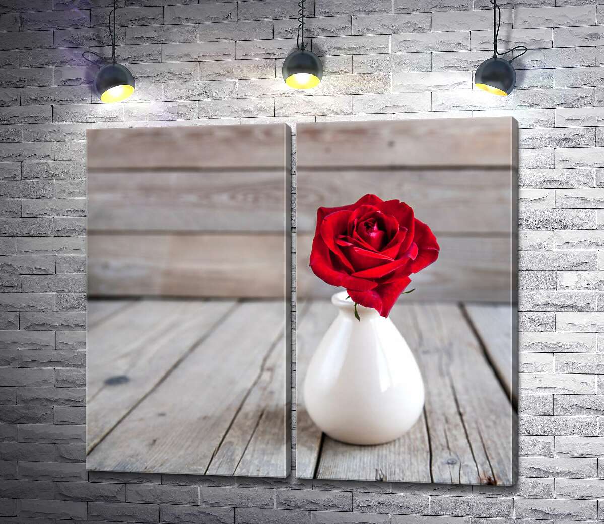 модульная картина Маленькая красная роза в гладенькой белой вазе