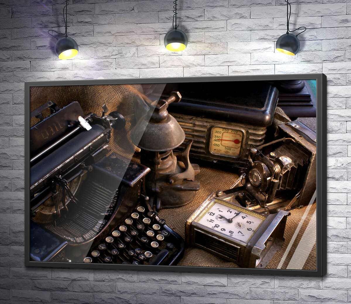 постер Ретро-атмосфера среди пишущей машинки, часов и фотоаппарата