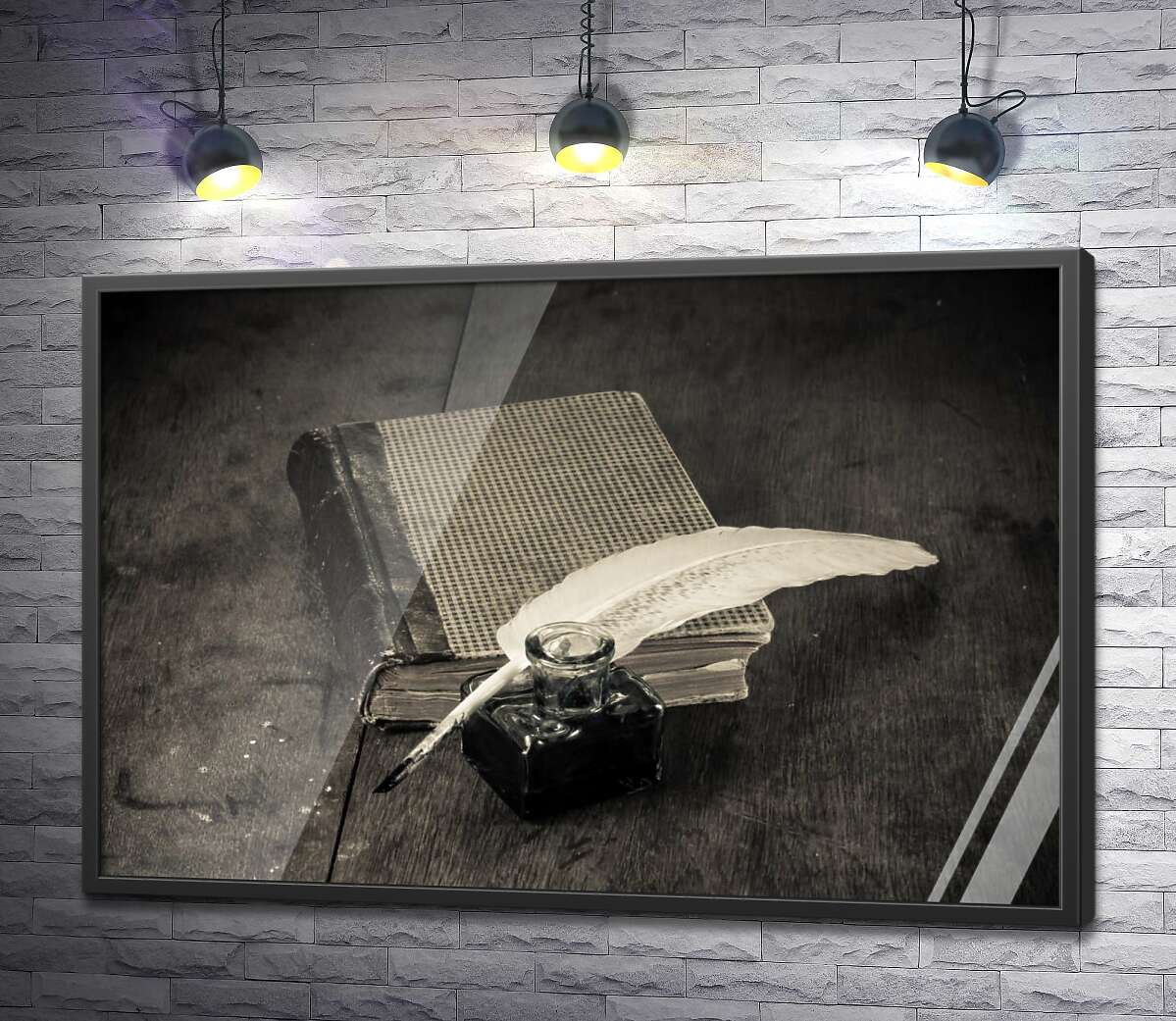 постер Елегантне біле перо лежить на старій книзі поряд зі скляною чорнильницею
