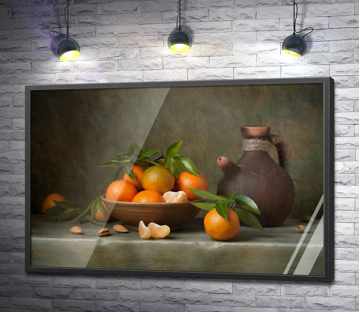 постер Соковиті мандарини в тарілці поряд з глиняним глечиком