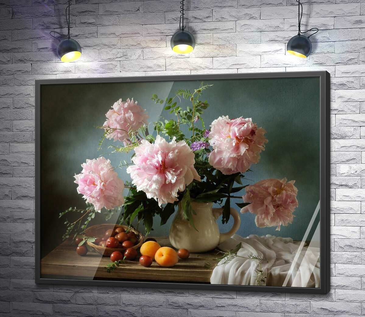 постер Нежный букет розовых пионов на натюрморте с алычей и абрикосами