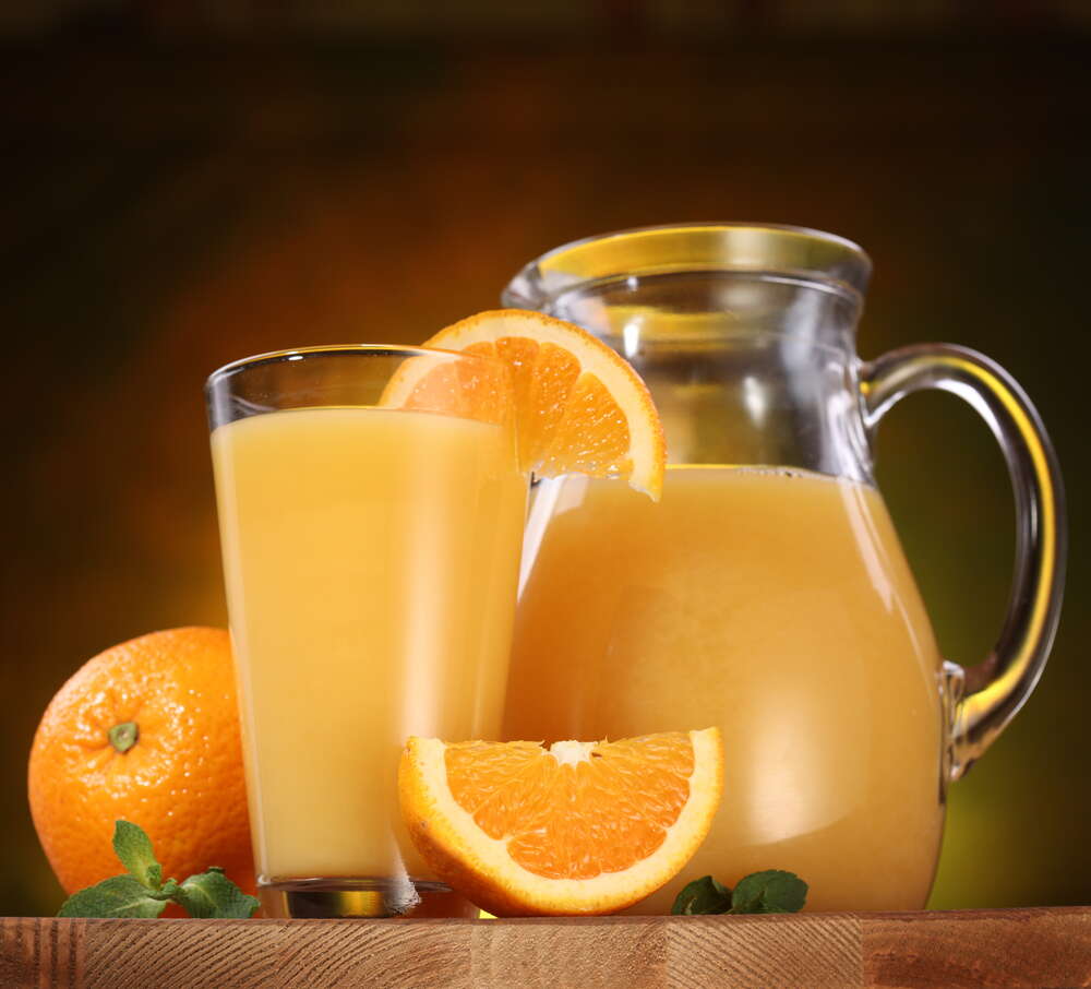 картина-постер Апельсиновый натюрморт из сока и фруктов
