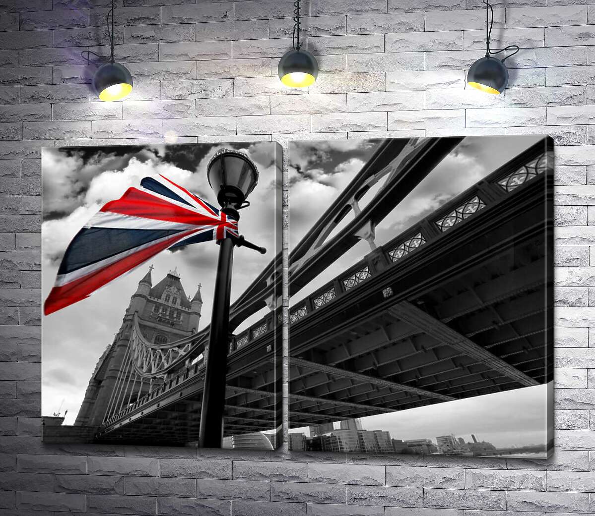 модульная картина Британский флаг висит на фонаре среди Тауэрского моста (Tower Bridge)