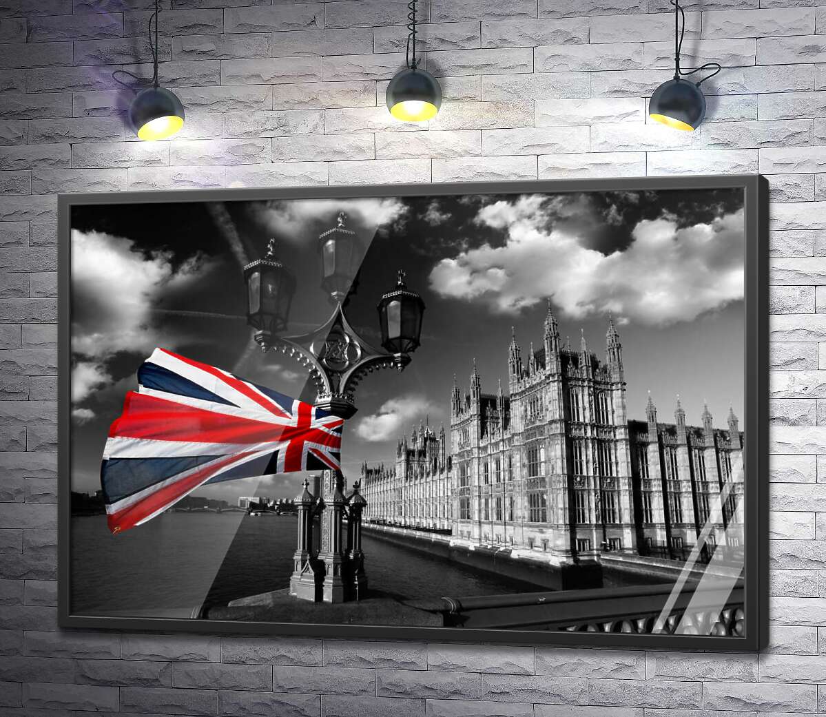 постер Британский флаг трепещит на ветру над глубоководной Темзой