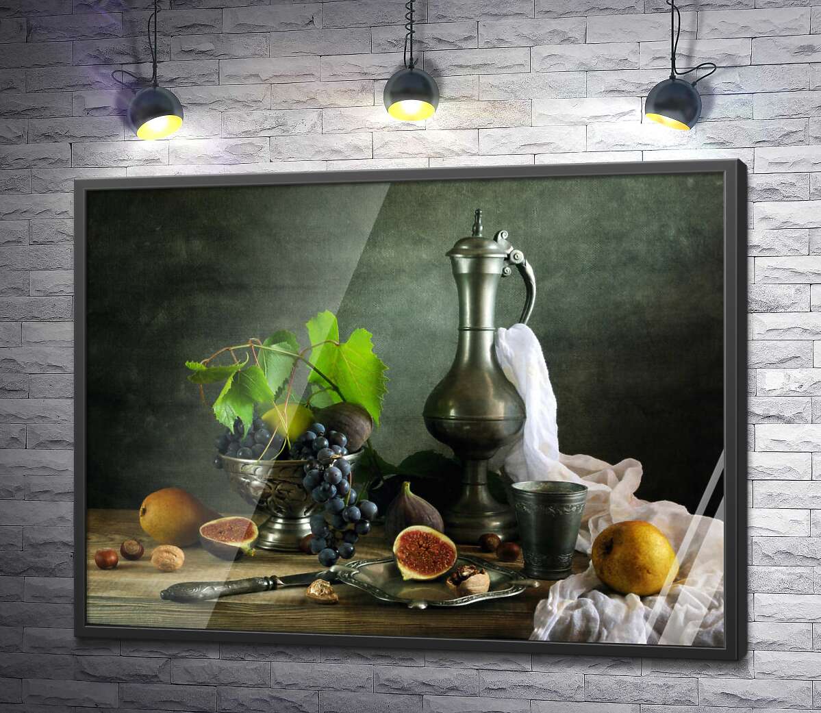 постер Літні фрукти в оточенні металевого блиску посуду