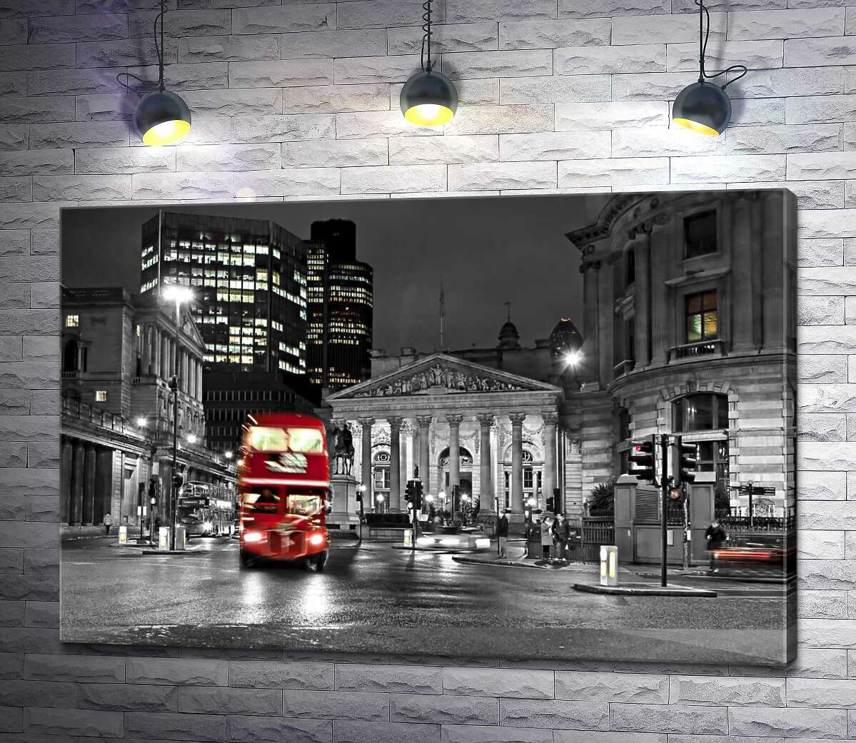 картина Вечерний автобус проезжает мимо изысканного здания музея